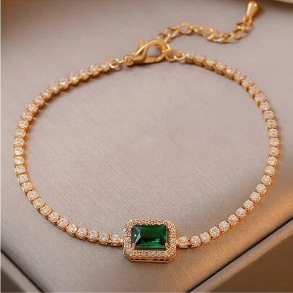 NWT Beautiful Rhinestone Bracelet - Picture 1 of 7